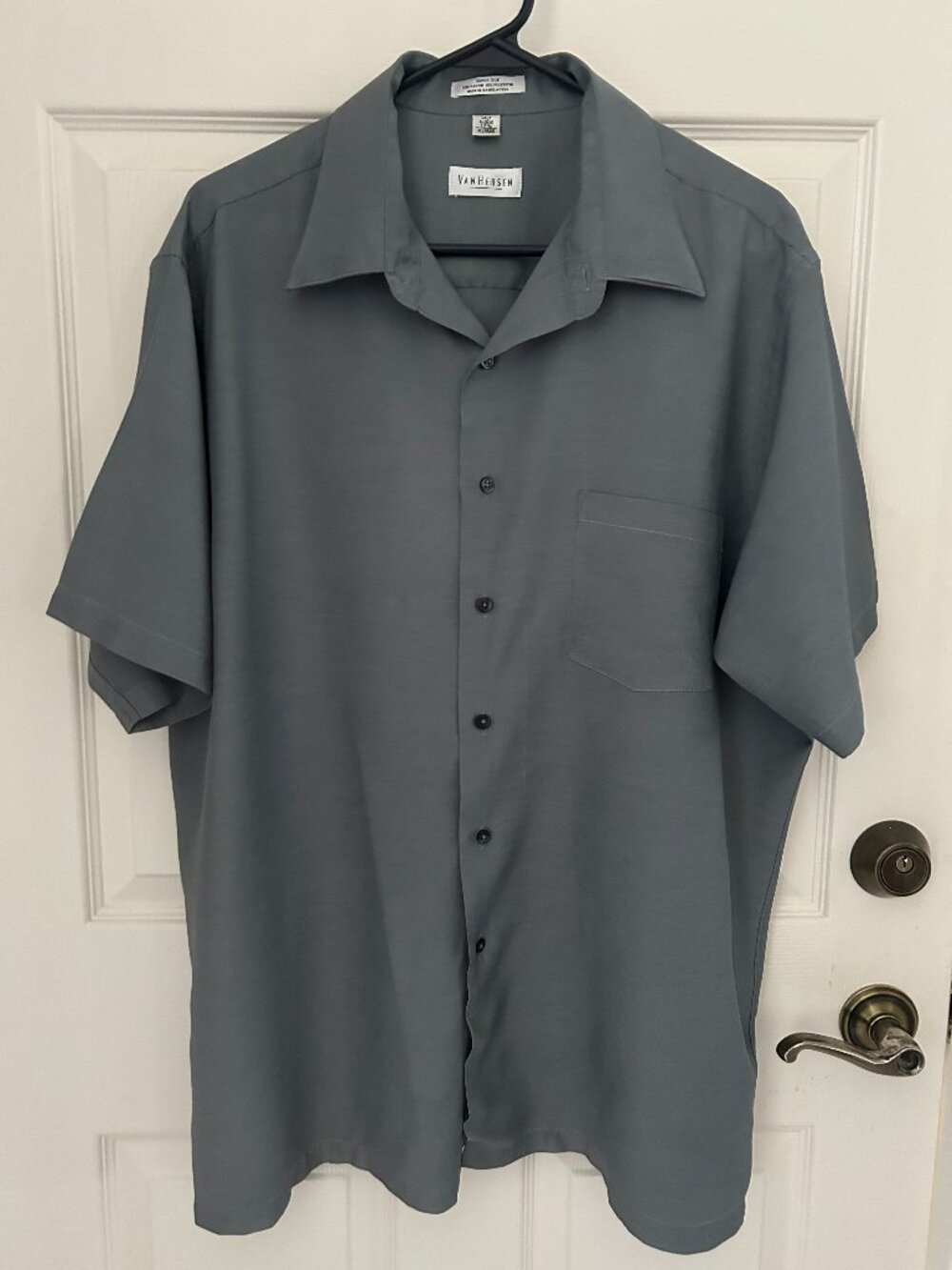 Van Heusen Men's X-Large 17 ½  Dove Gray Short-Sleeve Shirt
